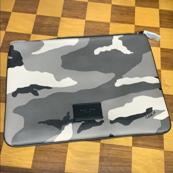 Camo Black Print Large Pouch F73137 Limited $178 - Picture 1 of 7